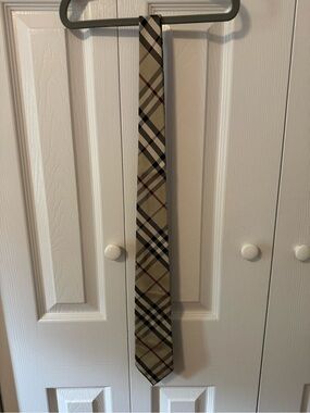 Burberry London Men’s 100% Silk Classic Check Plaid Tie – Beige Black